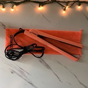 Women’s amika coral flat iron